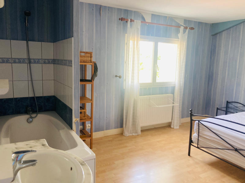 Maison - 221 m² - 7 pièces