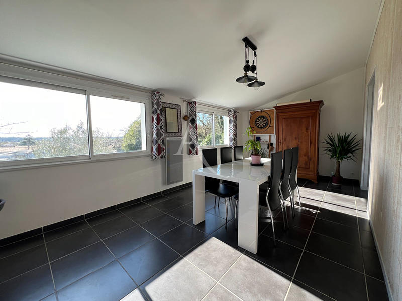 Maison - 207 m² - 7 pièces