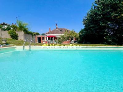 Maison - 185 m² - 8 pièces