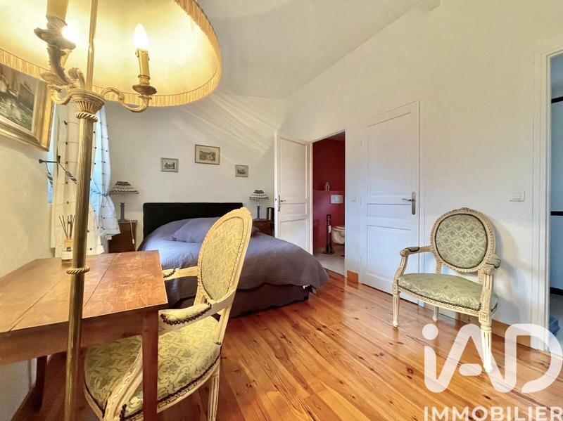 Maison - 239 m² - 9 pièces