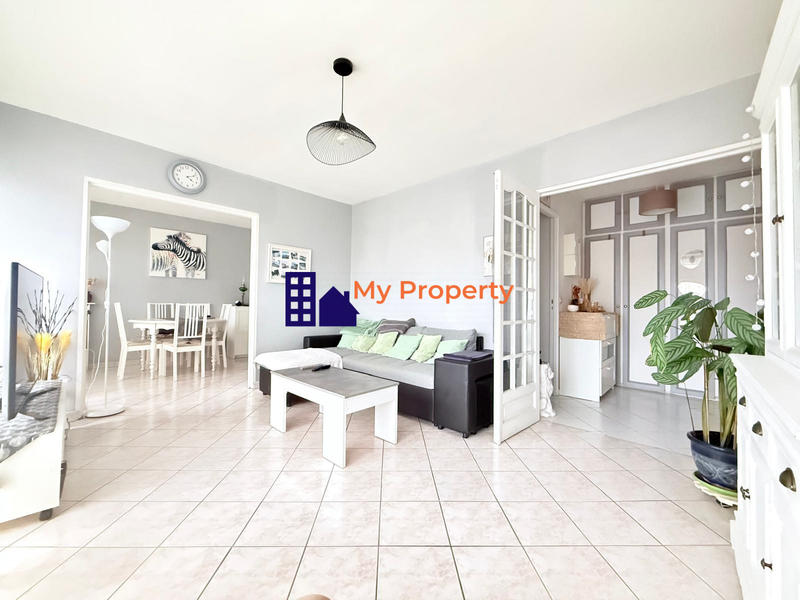 Appartement - 93 m² - 5 pièces