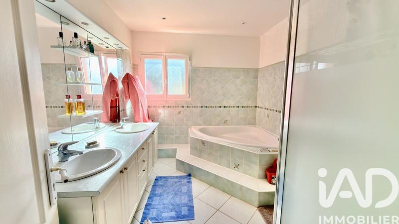 Maison - 213 m² - 6 pièces