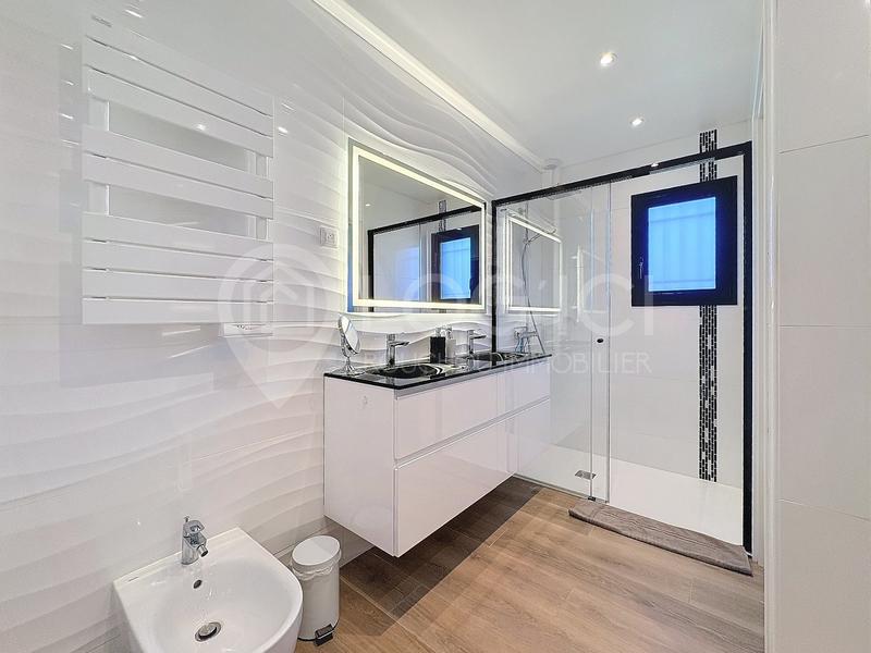 Maison contemporaine - 213 m² - 5 pièces