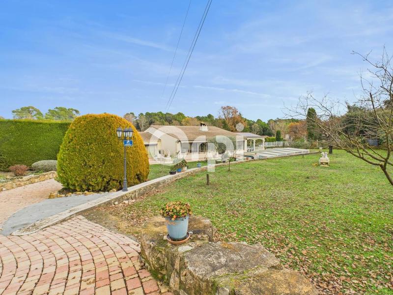 Villa - 285 m² - 9 pièces