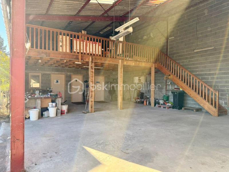 Immeuble - 220 m² - 1 pièce