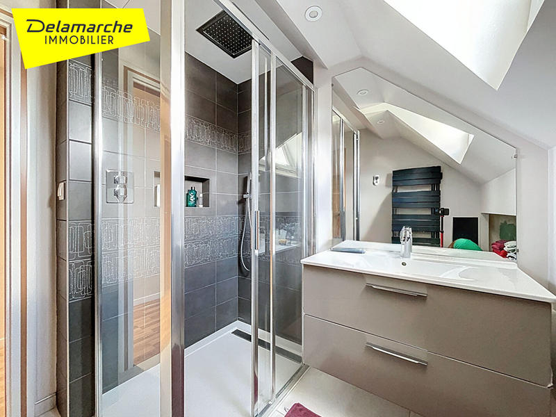 Maison - 260 m² - 9 pièces