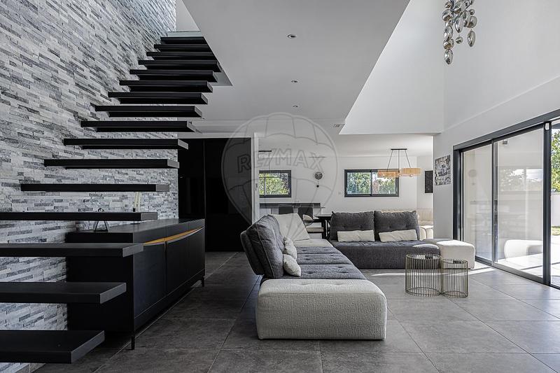 Maison - 222 m² - 7 pièces