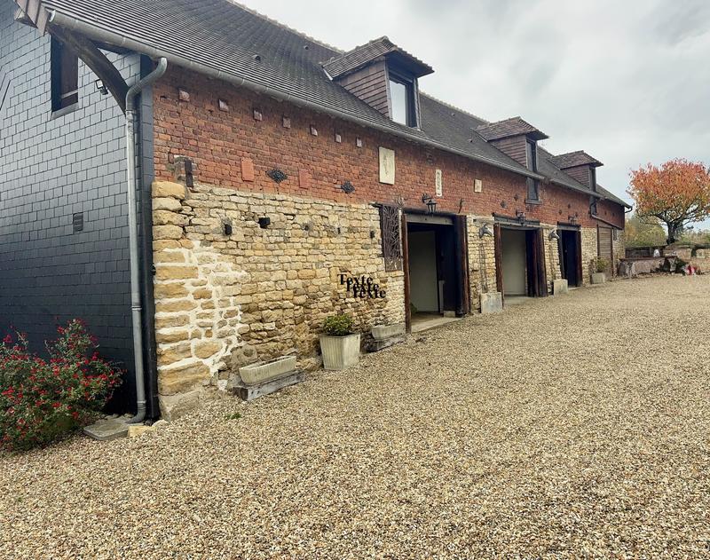 Maison ancienne - 240 m² - 7 pièces