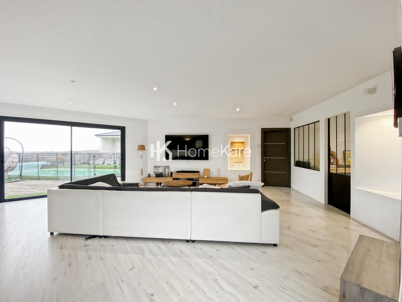 Maison - 275 m² - 8 pièces