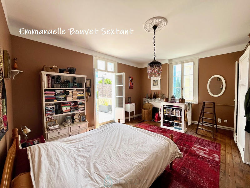 Maison - 180 m² - 9 pièces