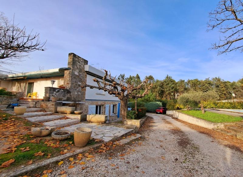 Maison - 273 m² - 8 pièces