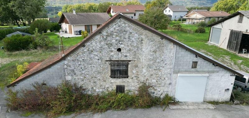 Maison - 380 m² - 3 pièces