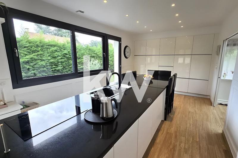 Maison d'architecte - 446 m² - 9 pièces