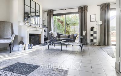 Maison traditionnelle - 163 m² - 8 pièces