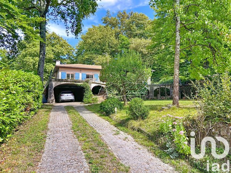 Maison - 200 m² - 6 pièces