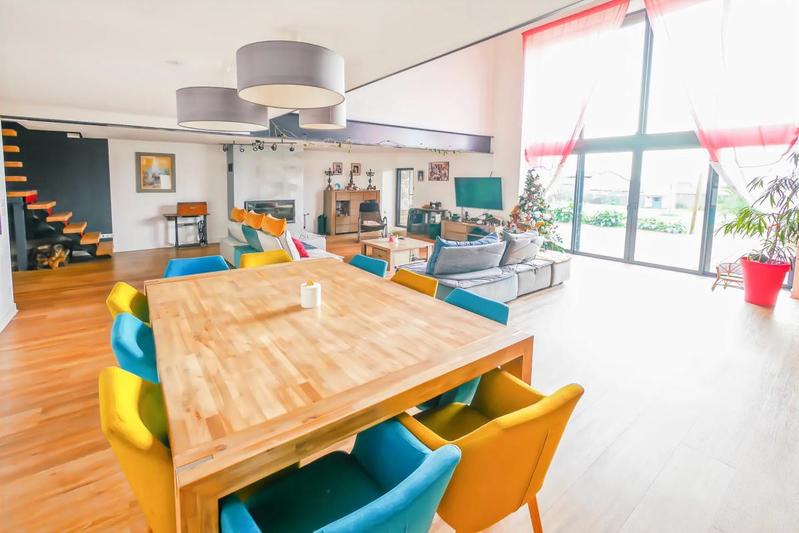 Demeure - 256 m² - 8 pièces