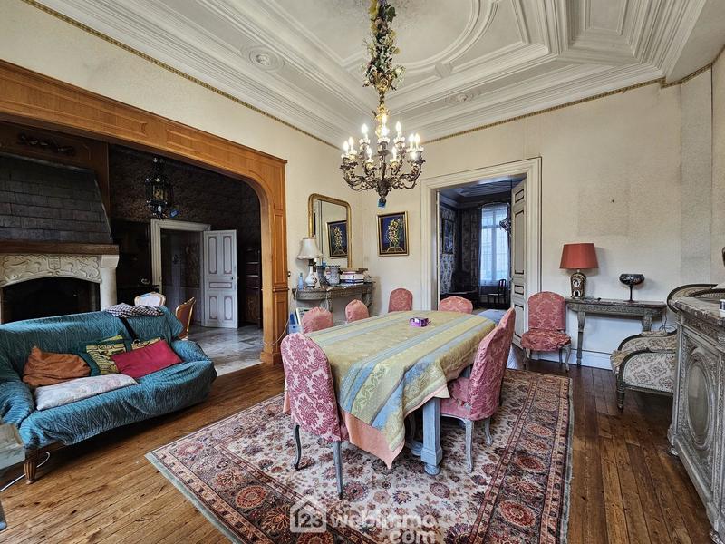 Maison - 353 m² - 9 pièces