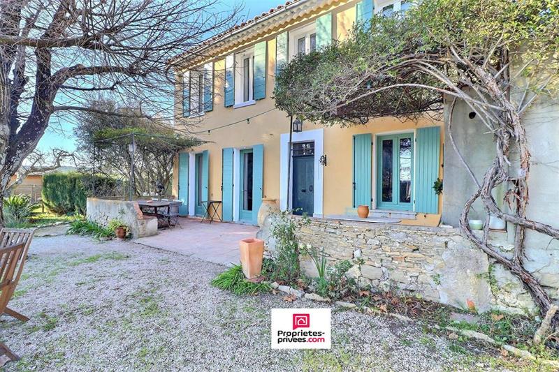 Maison - 230 m² - 14 pièces