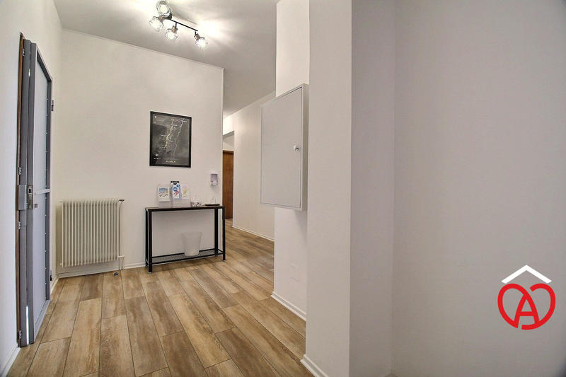 Local d'activités - 89 m² - 5 pièces