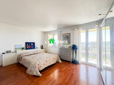 Appartement - 120 m² - 5 pièces