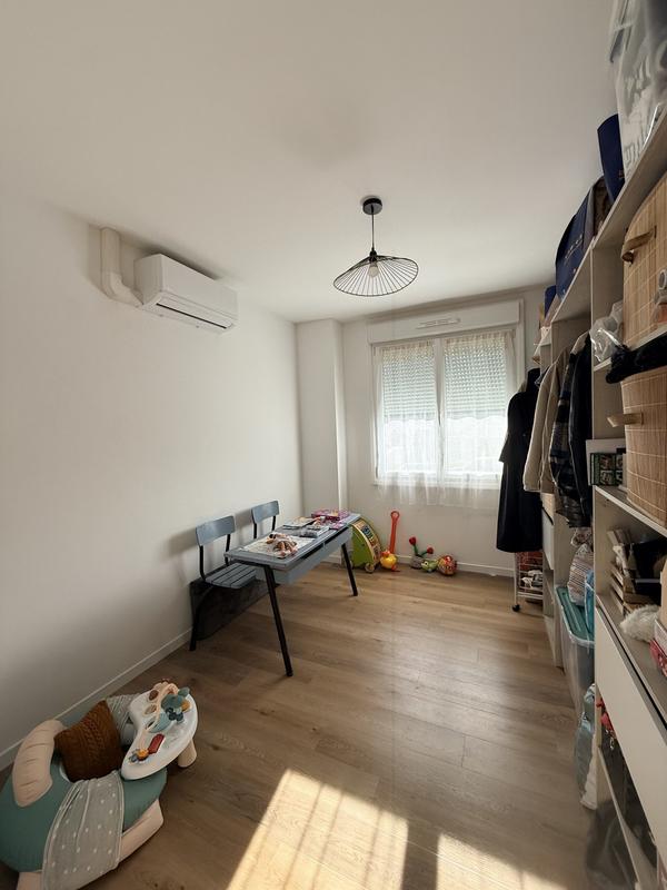 Maison traditionnelle - 166 m² - 9 pièces