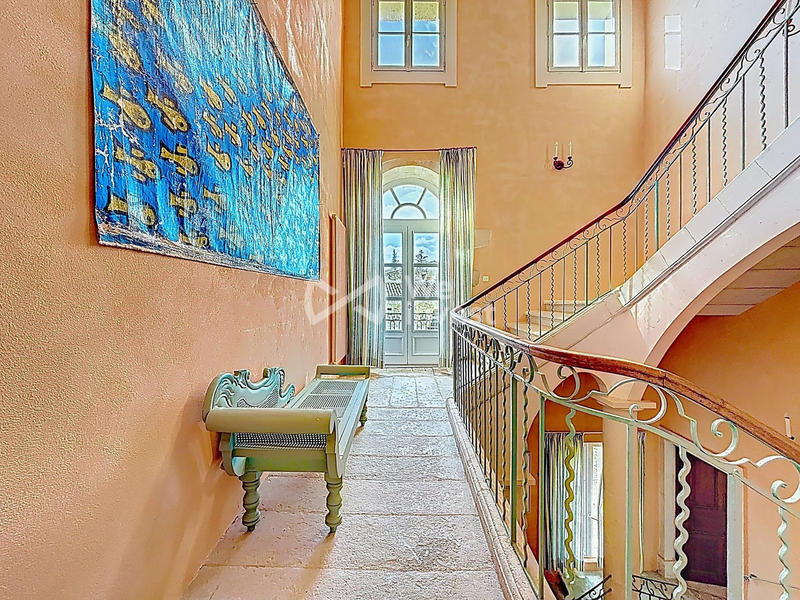 Maison - 484 m² - 16 pièces