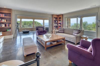 Propriété - 230 m² - 6 pièces