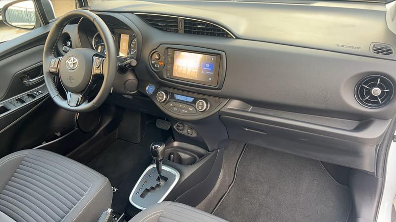Toyota Yaris III 1.5 Vvt-i 100h Hybrid e-Cvt Dynamic Connect