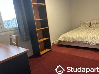 Chambre - 11 m² - 1 pièce