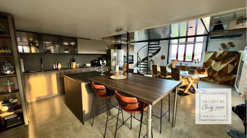Loft - 208 m² - 6 pièces