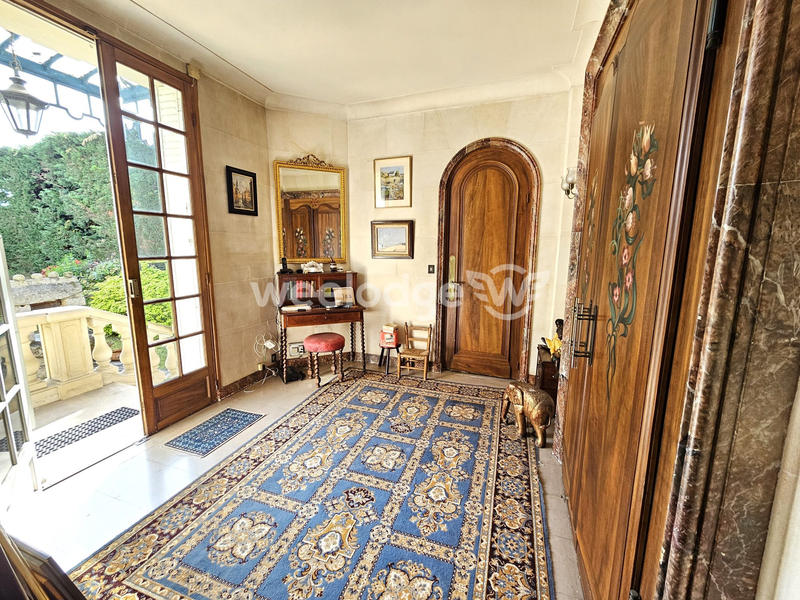 Maison - 250 m² - 10 pièces