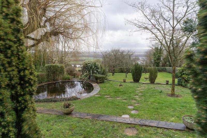 Maison - 220 m² - 8 pièces