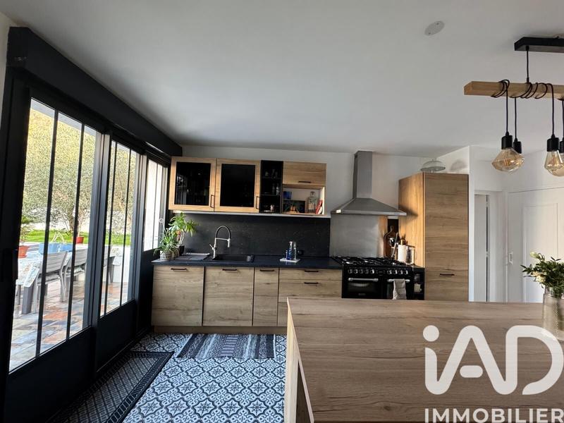 Maison - 181 m² - 8 pièces