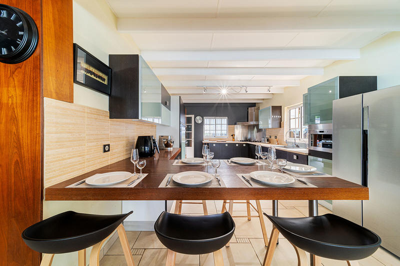 Maison - 248 m² - 8 pièces