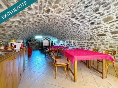 Maison - 101 m² - 5 pièces