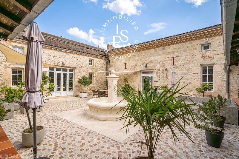 Maison - 666 m² - 20 pièces