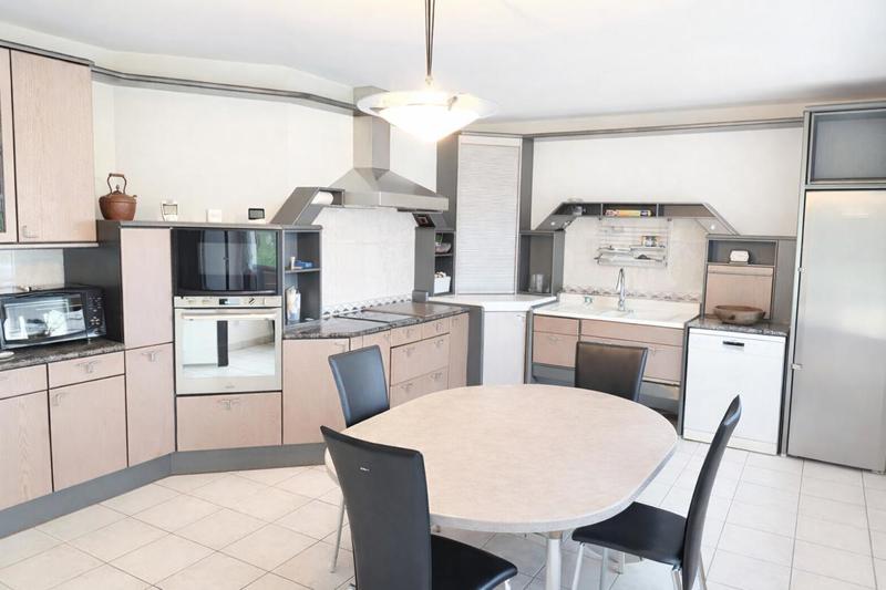 Maison - 183 m² - 8 pièces