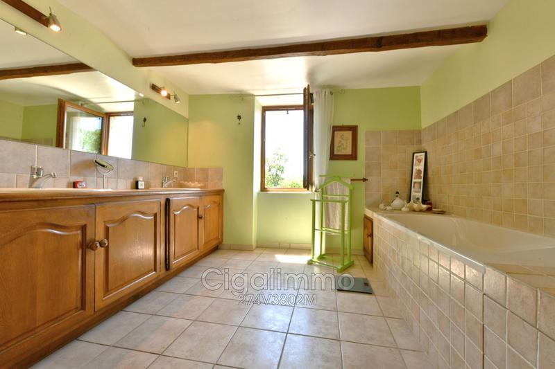 Maison en pierre - 203 m² - 8 pièces