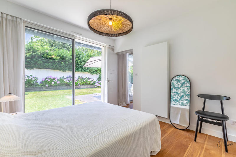 Maison - 275 m² - 10 pièces