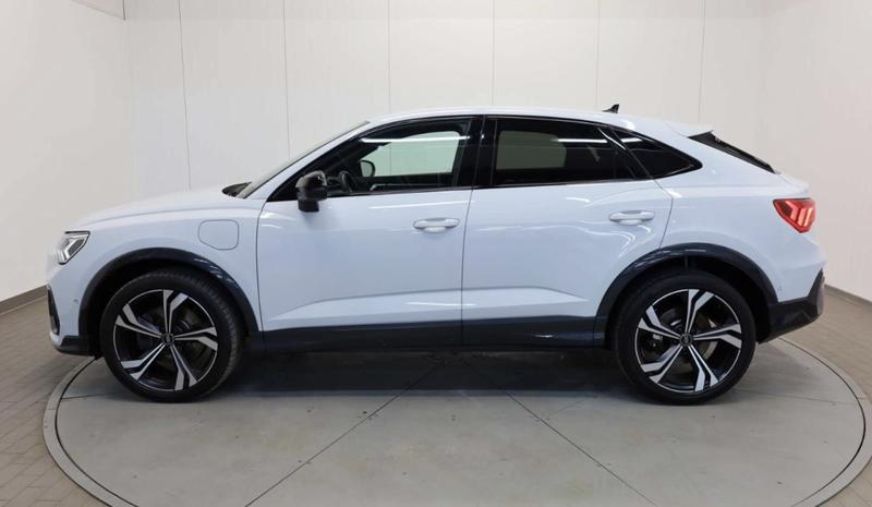 Audi Q3 Sportback 45 TFSIe 245 s-Line Hybride Rechargeable / Camera 360° Coffre Elec Regulateur de Distance