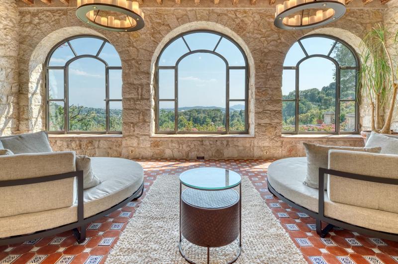 Villa - 1 200 m² - 16 pièces