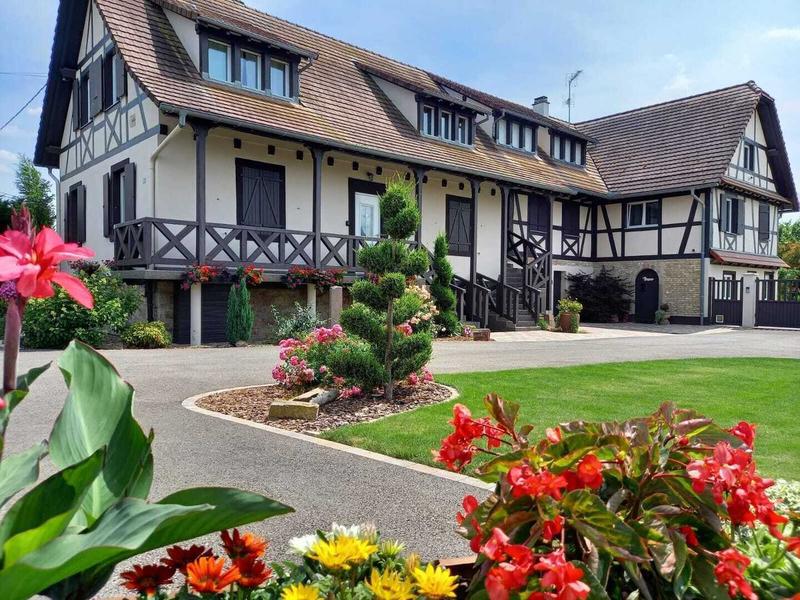 Corps de ferme - 320 m² - 14 pièces