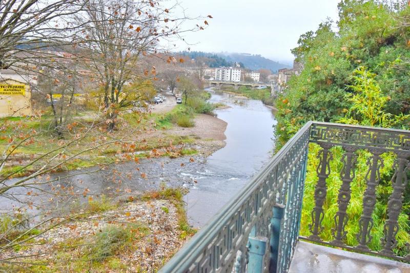 Appartement - 270 m² - 6 pièces