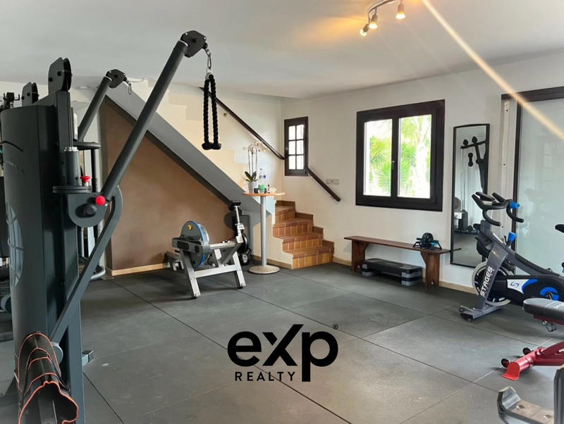 Maison - 235 m² - 9 pièces