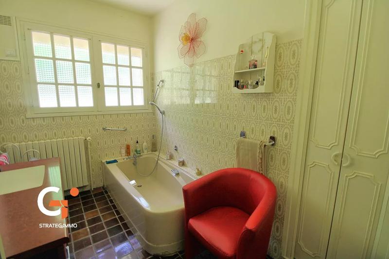 Maison - 235 m² - 8 pièces