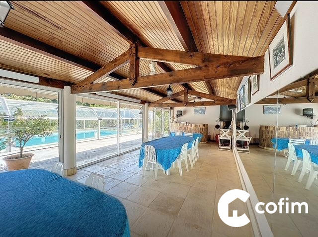 Maison - 400 m² - 8 pièces