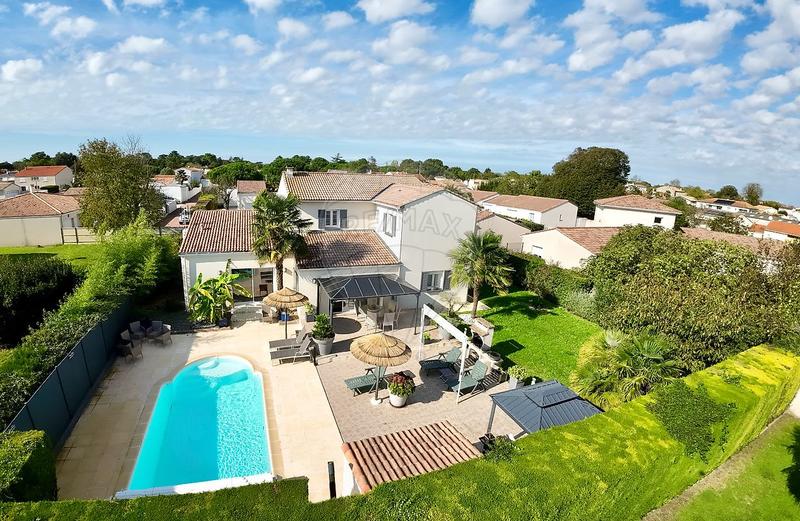 Villa - 216 m² - 8 pièces