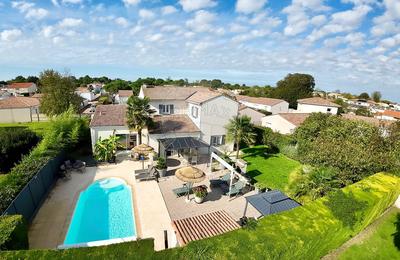 Villa - 216 m² - 8 pièces