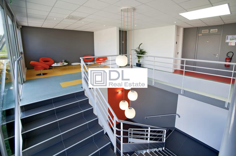 Entrepôt - 1 500 m²