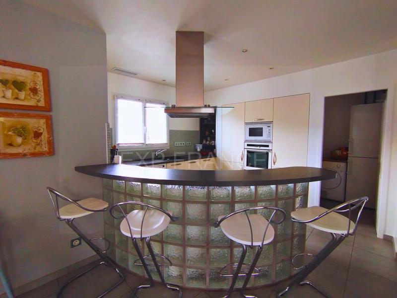 Maison - 254 m² - 10 pièces